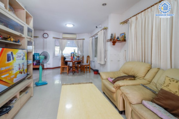 *****บ้านเดี่ยวมือสอง ม.อาภา1 ราชพฤกษ์ เนื้อที่ 53.1 ตร.ว. ฟังก์ชัน 3 ห้องนอน 3 ห้องน้ำ 2 ที่จอดรถ พื้นที่ใช้สอย 190 ตร.ม. การเดินทางสะดวก เชื่อมต่อถนนราชพฤกษ์, ถนนจรัญสนิทวงศ์, วงเวียนพระราม5 ใกล้รถไฟฟ้าสายสีแดง "สถานีตลิ่งชัน" และจุดขึ้นทางด่วน "ศรีรัช"